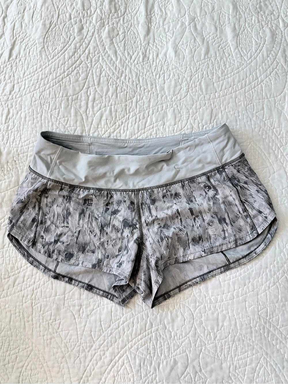 Lululemon Speed Up Short Animal Print Athletic Shorts in Gray & White